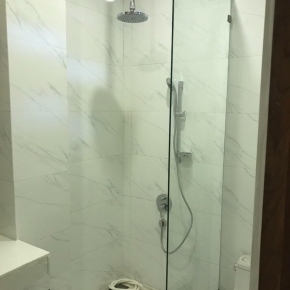 Báo Giá Lắp Đặt Vách Kính Nhà Tắm 135 Độ Theo Kích Thước Yêu Cầu PTK08